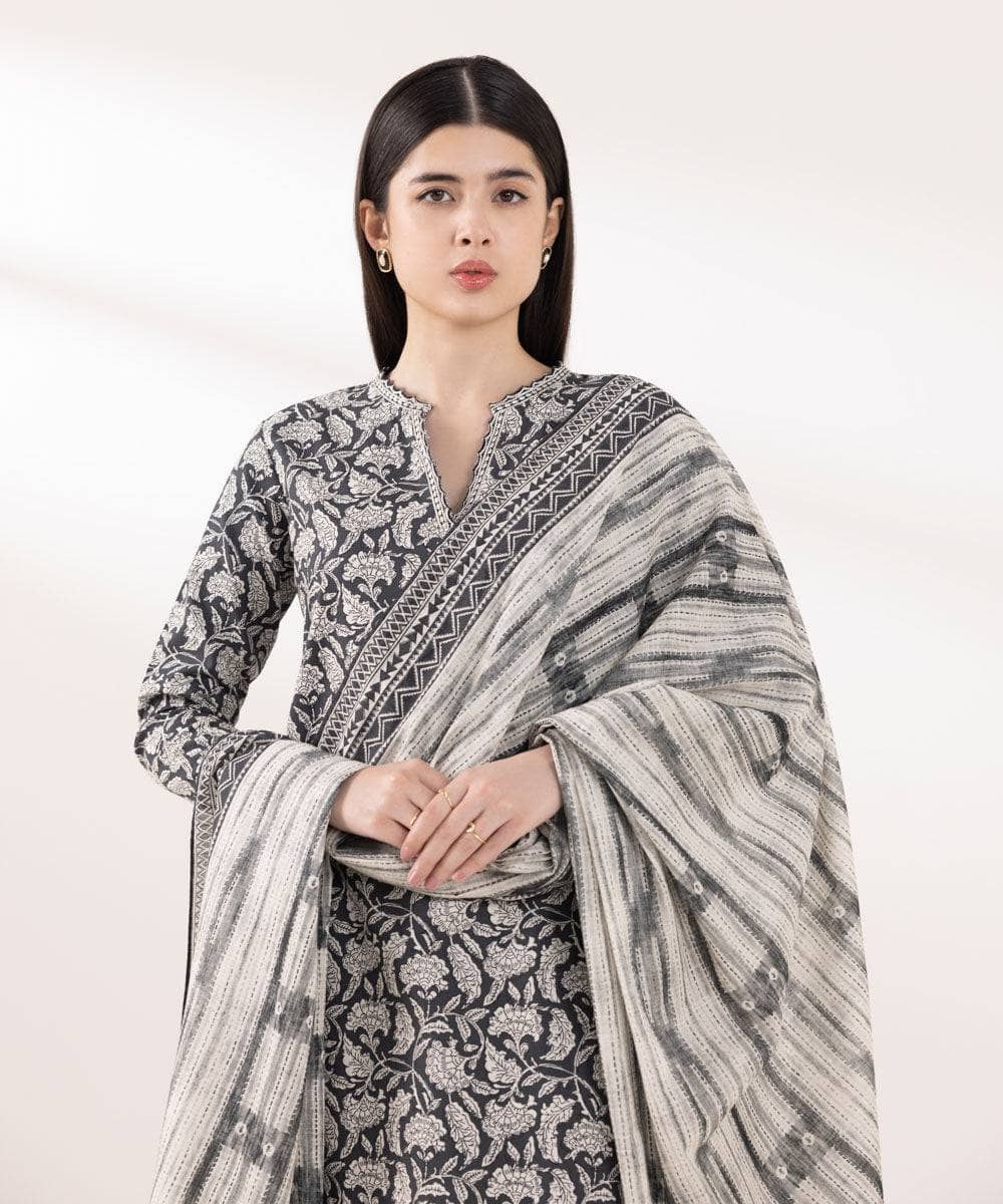 img_sapphire_intermix_awwal_boutique