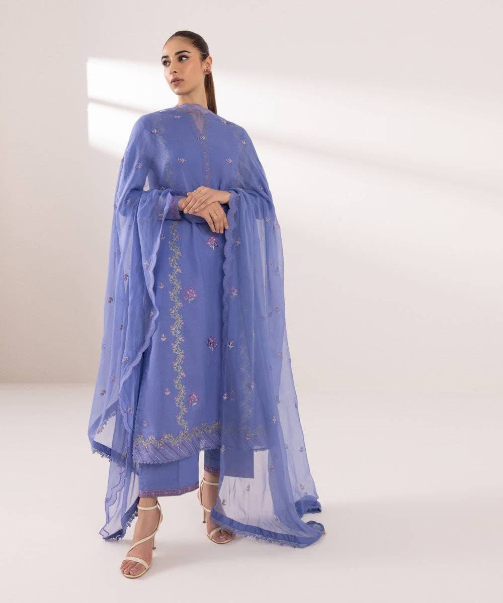 img_sapphire_intermix_awwal_boutique