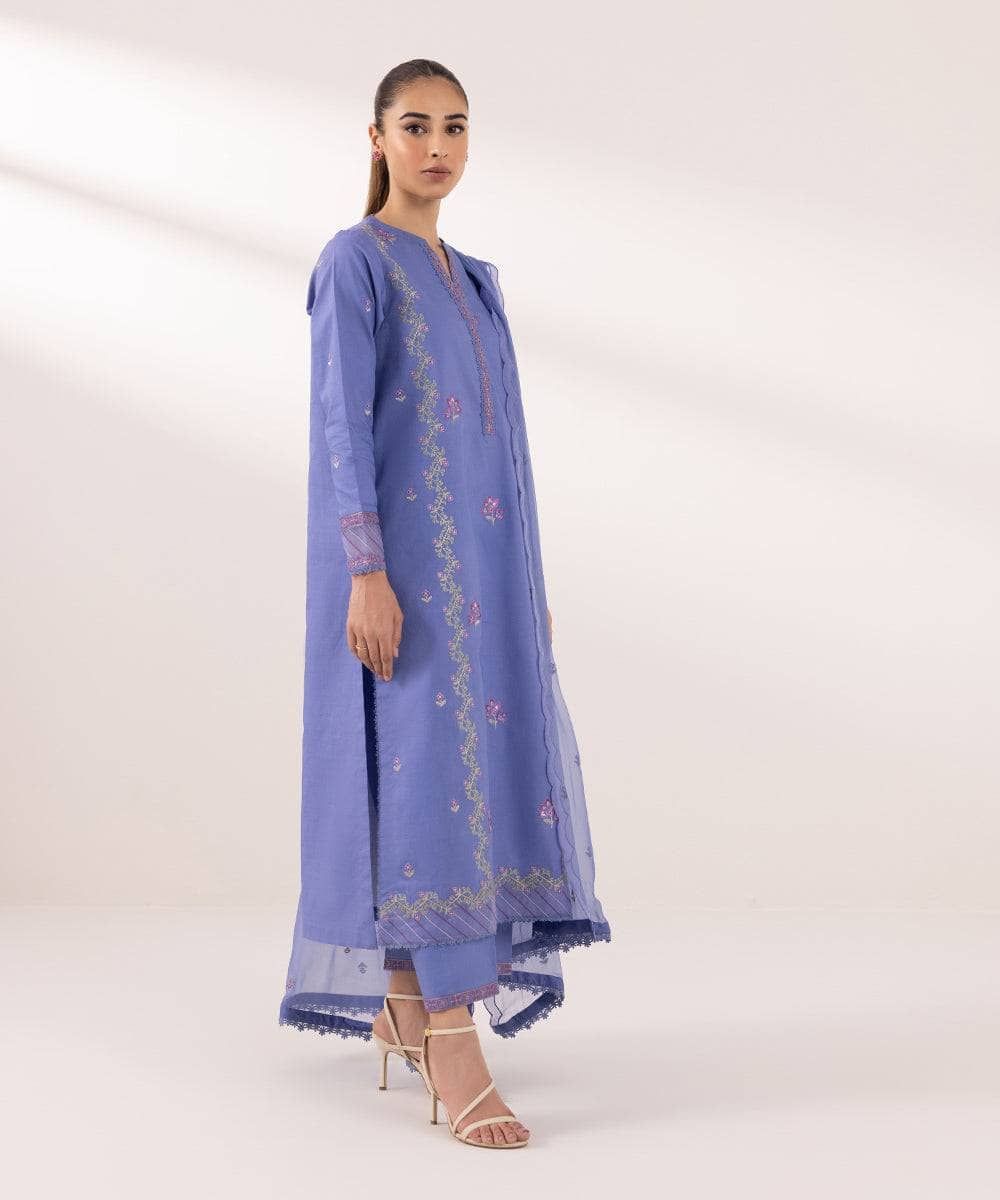 img_sapphire_intermix_awwal_boutique