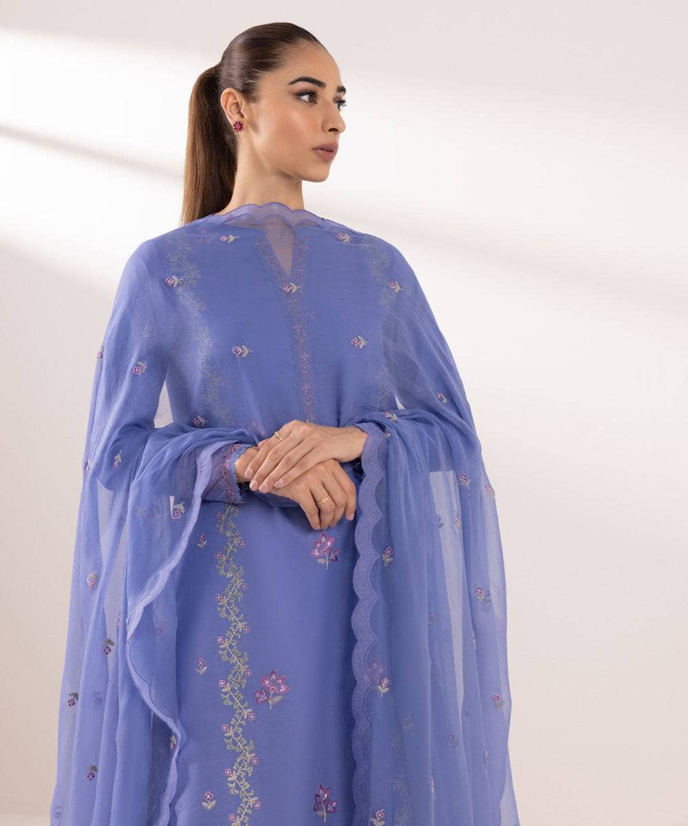 img_sapphire_intermix_awwal_boutique