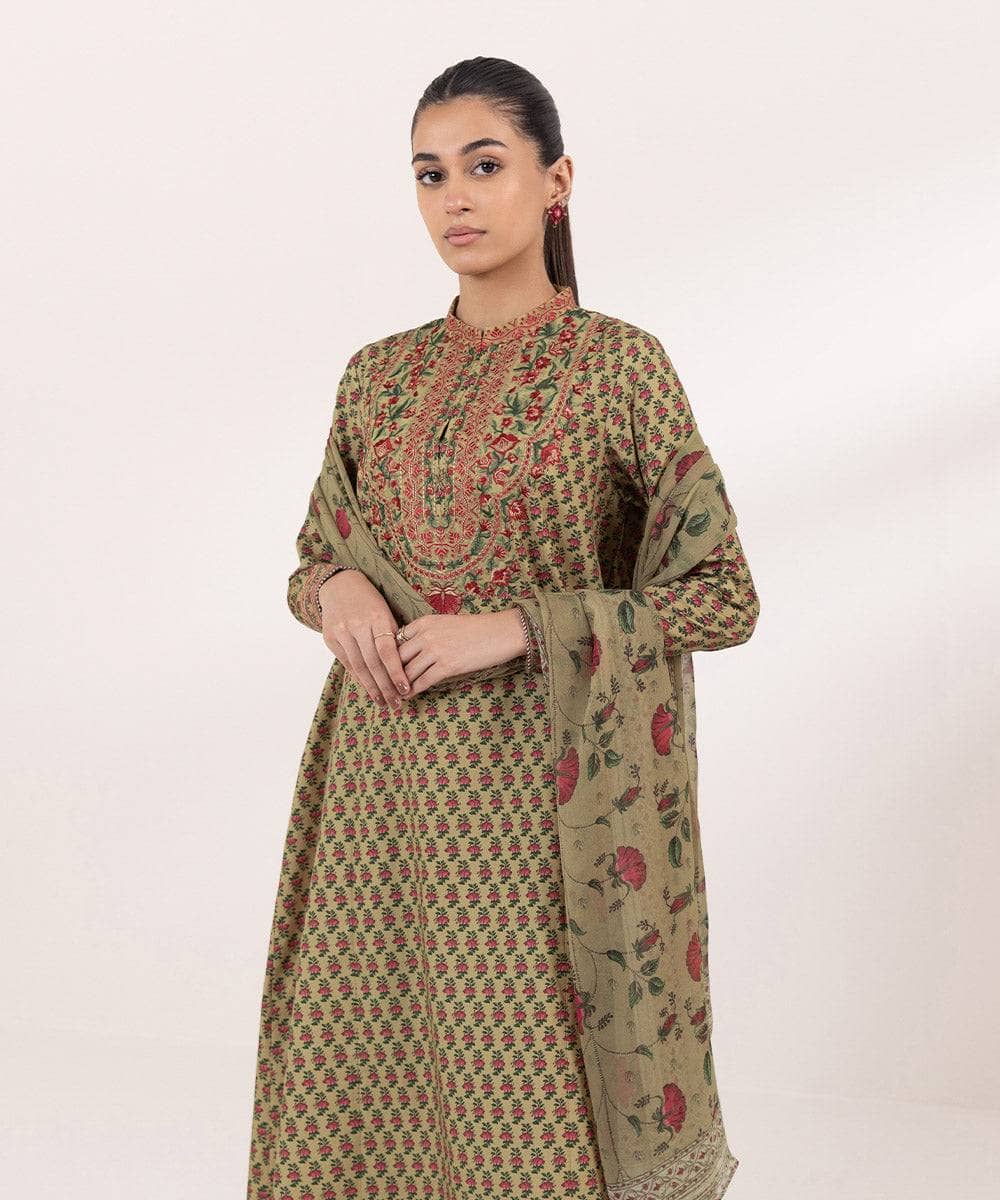 img_sapphire_intermix_awwal_boutique