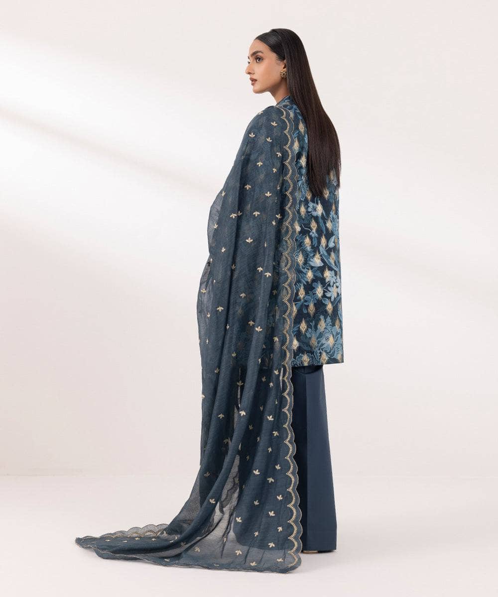 img_sapphire_intermix_awwal_boutique