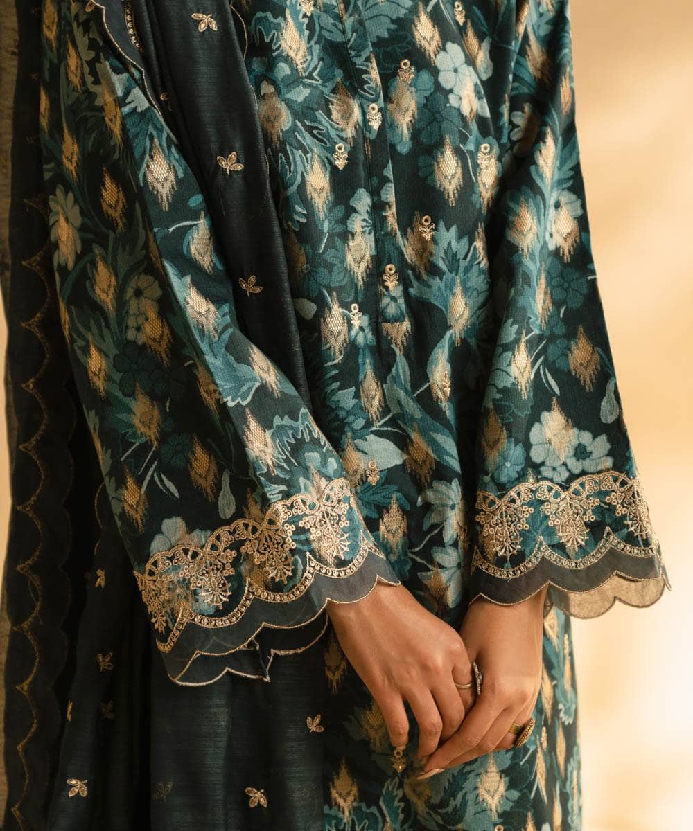 img_sapphire_intermix_awwal_boutique