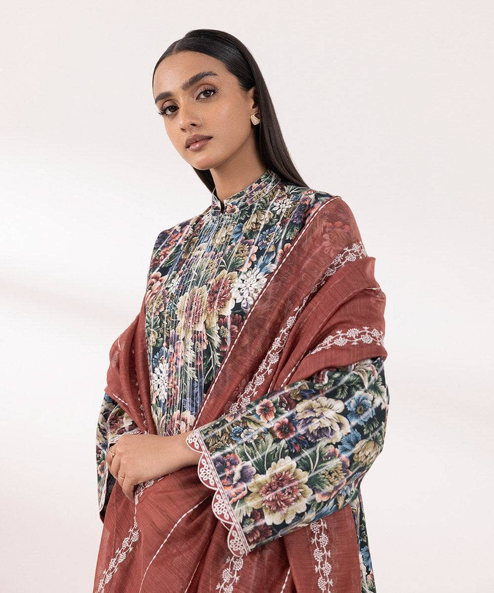 img_sapphire_intermix_awwal_boutique
