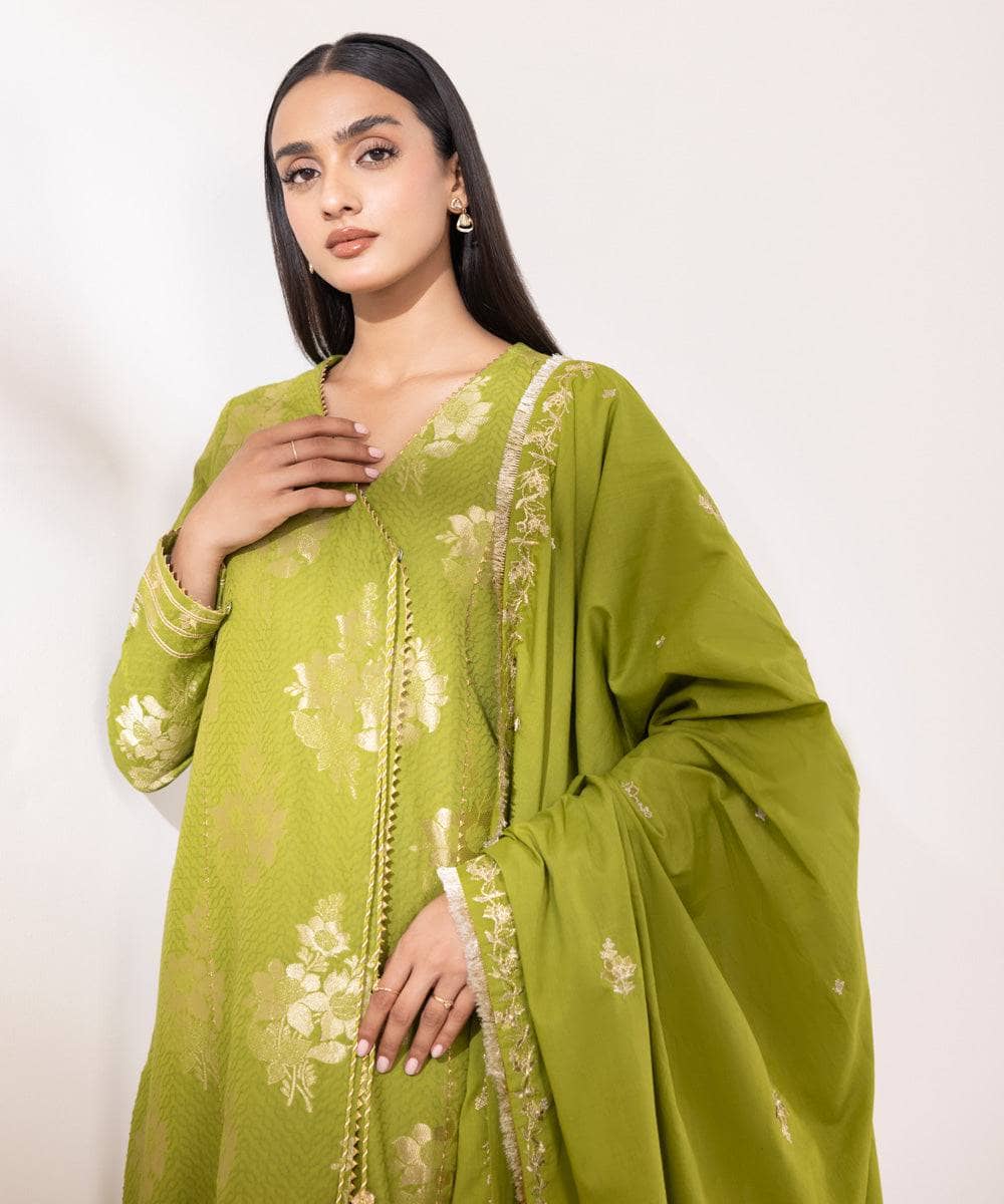 img_sapphire_intermix_awwal_boutique