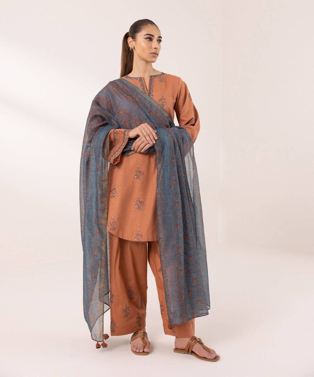 img_sapphire_intermix_awwal_boutique