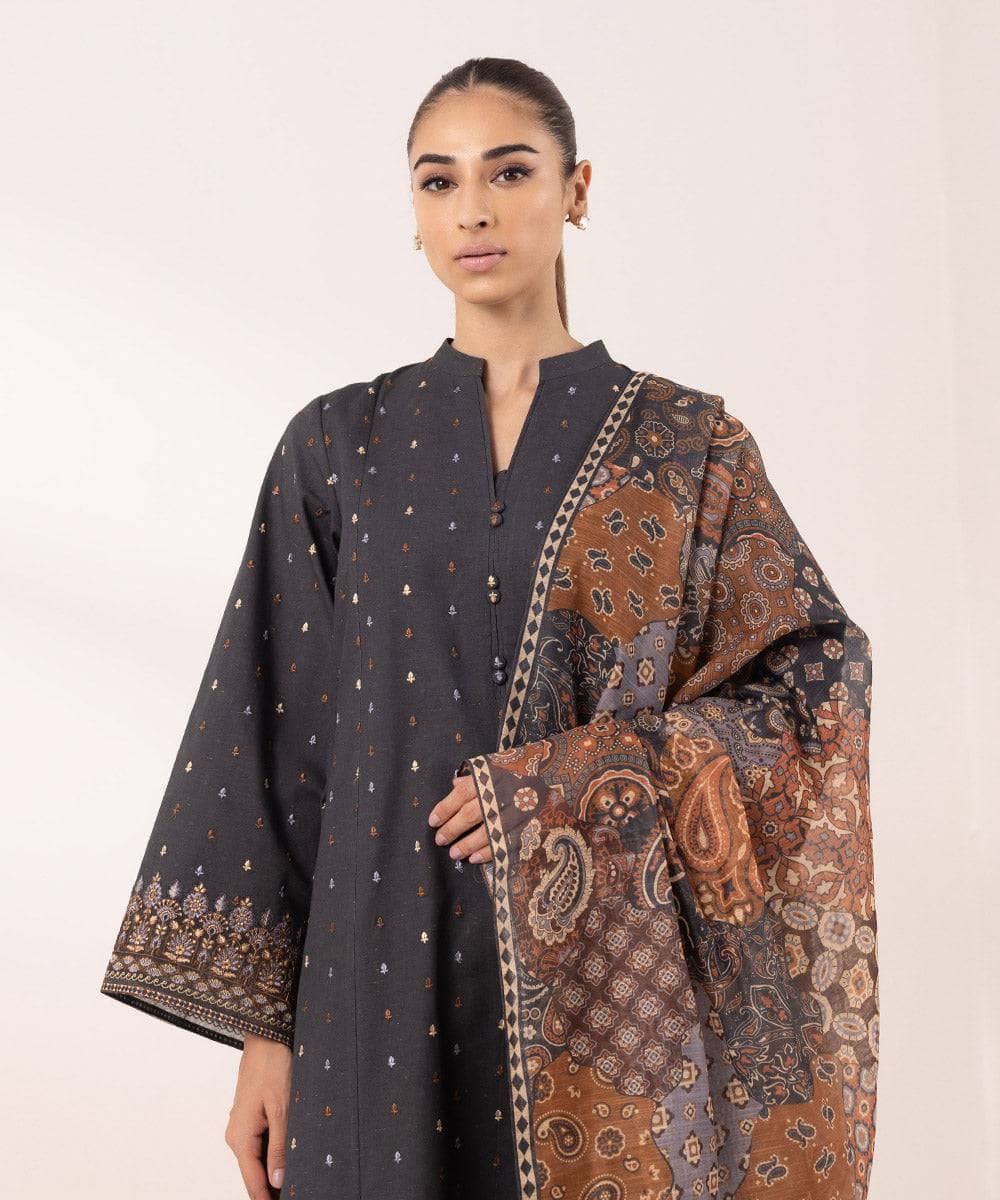 img_sapphire_intermix_awwal_boutique