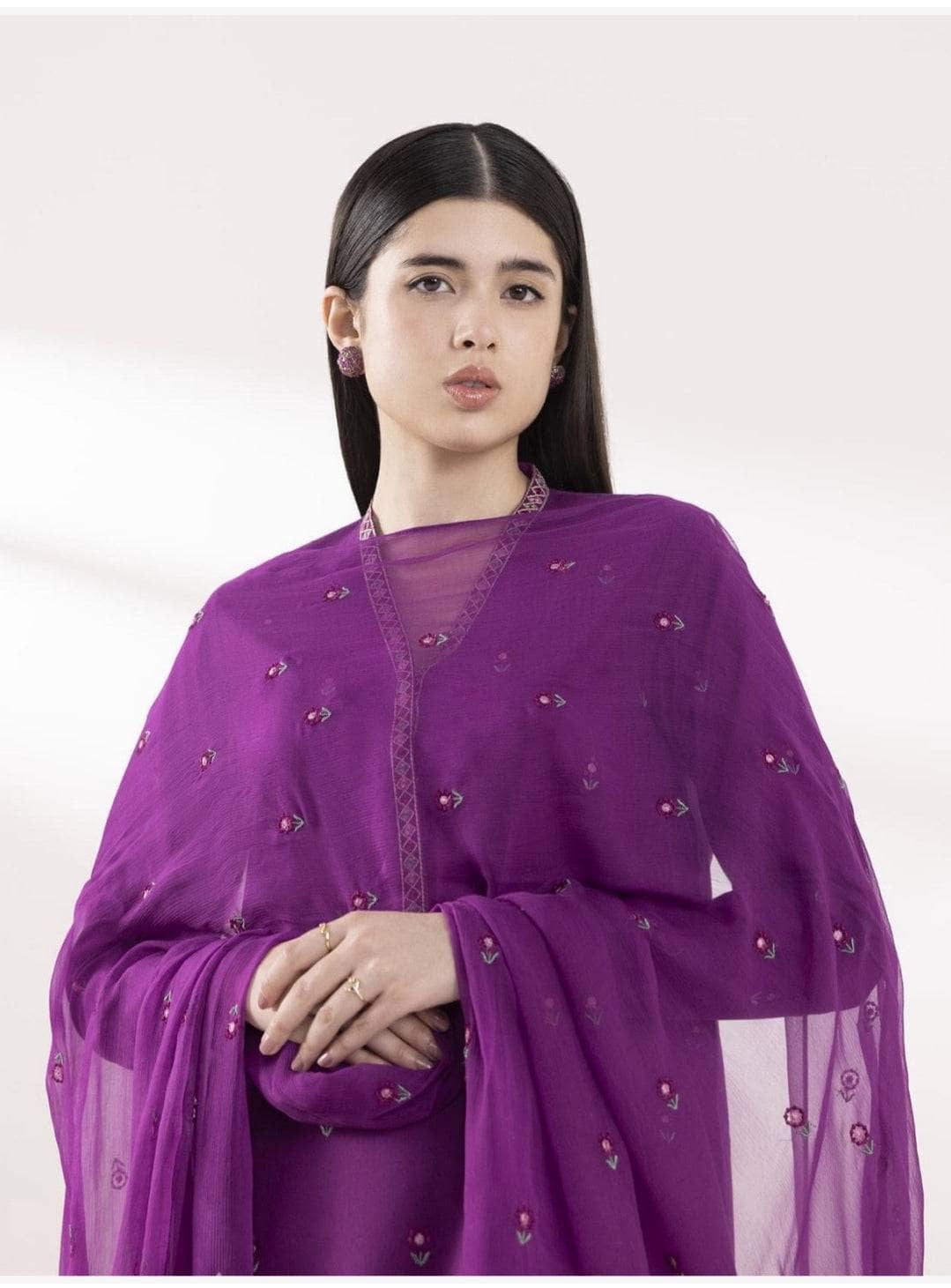 img_sapphire_intermix_awwal_boutique