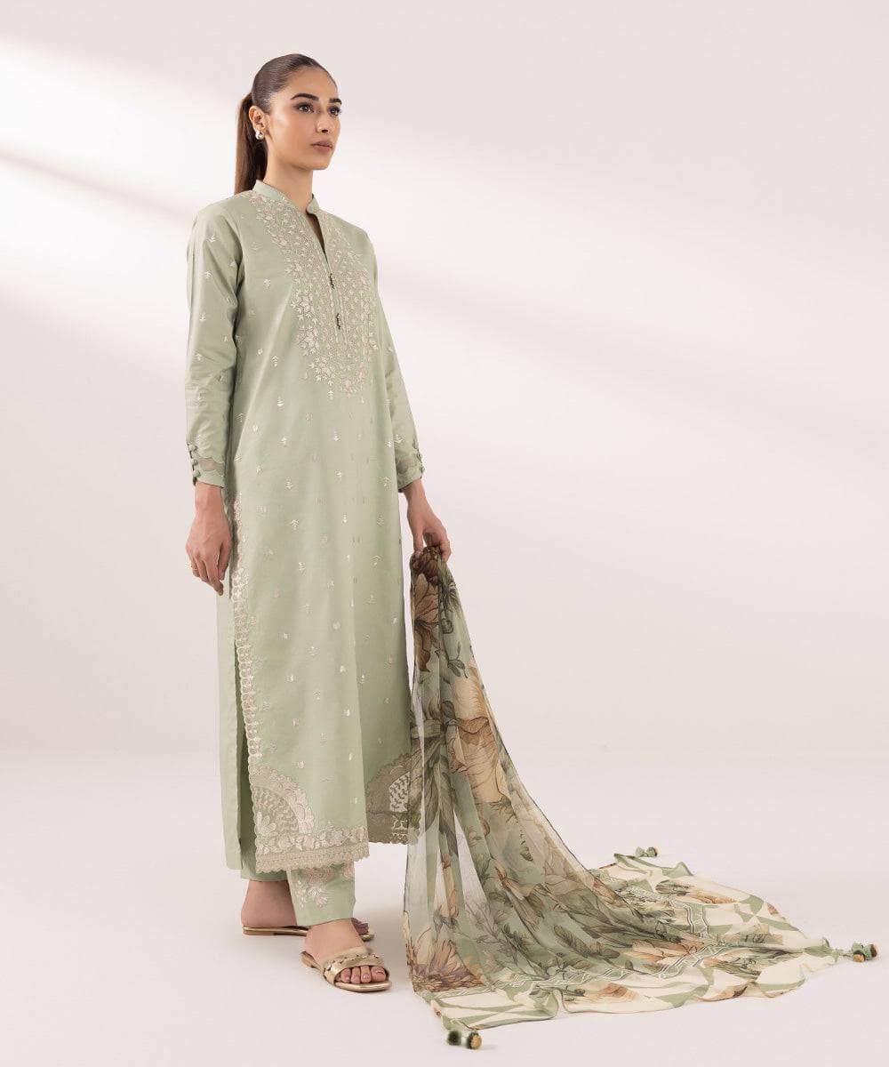 img_sapphire_intermix_awwal_boutique