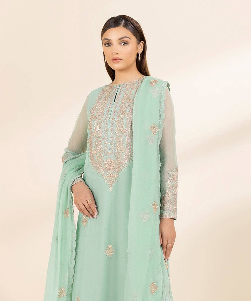 img_sapphire_intermix_awwal_boutique
