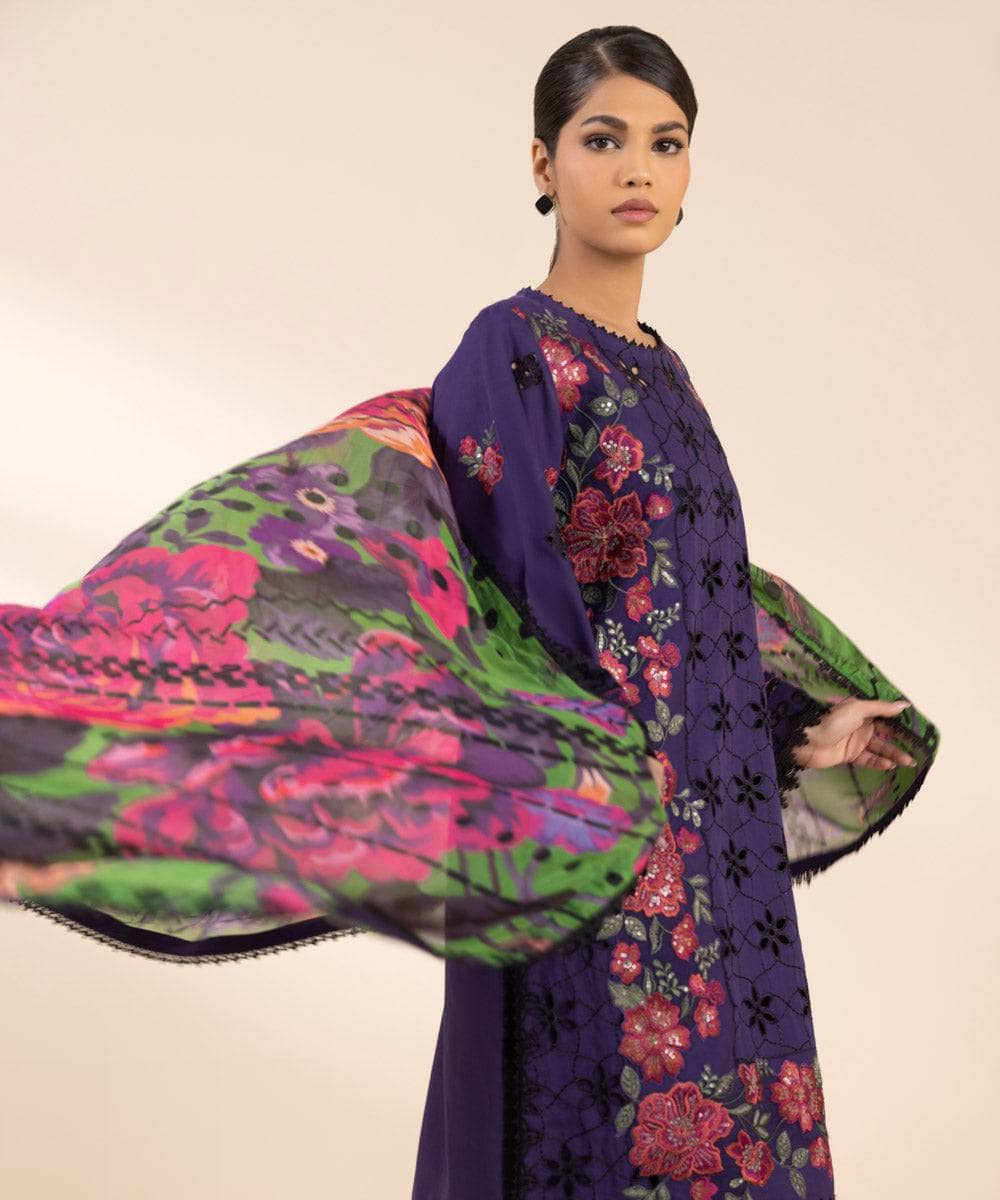 img_sapphire_intermix_awwal_boutique