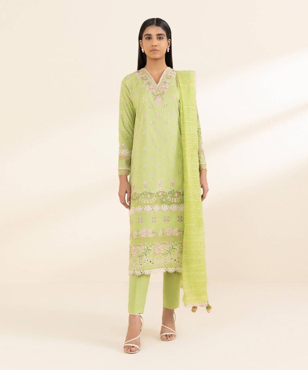 img_sapphire_intermix_awwal_boutique