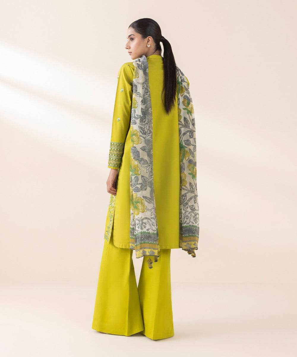 img_sapphire_intermix_awwal_boutique