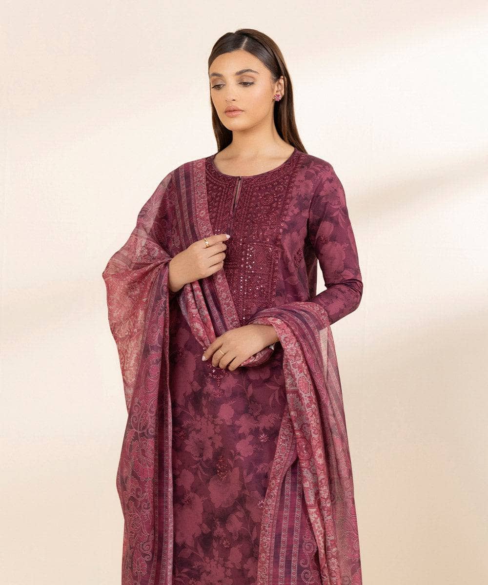 img_sapphire_intermix_awwal_boutique