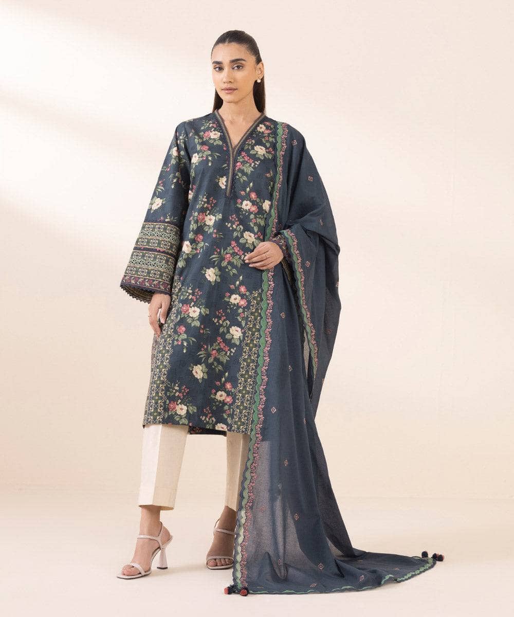 img_sapphire_intermix_awwal_boutique