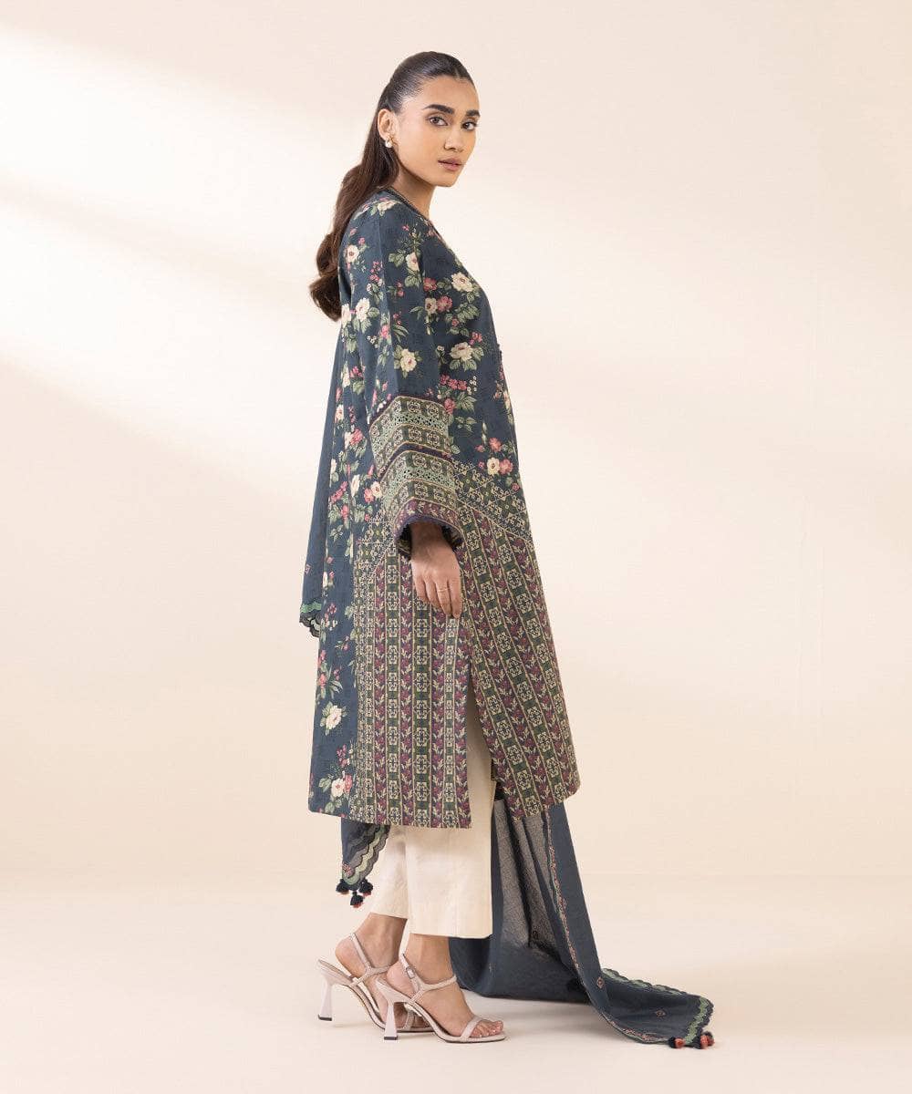 img_sapphire_intermix_awwal_boutique