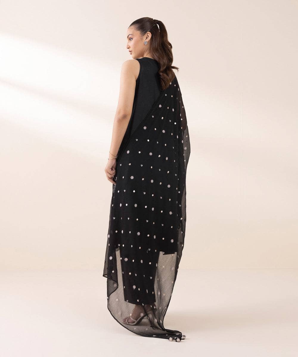 img_sapphire_intermix_awwal_boutique