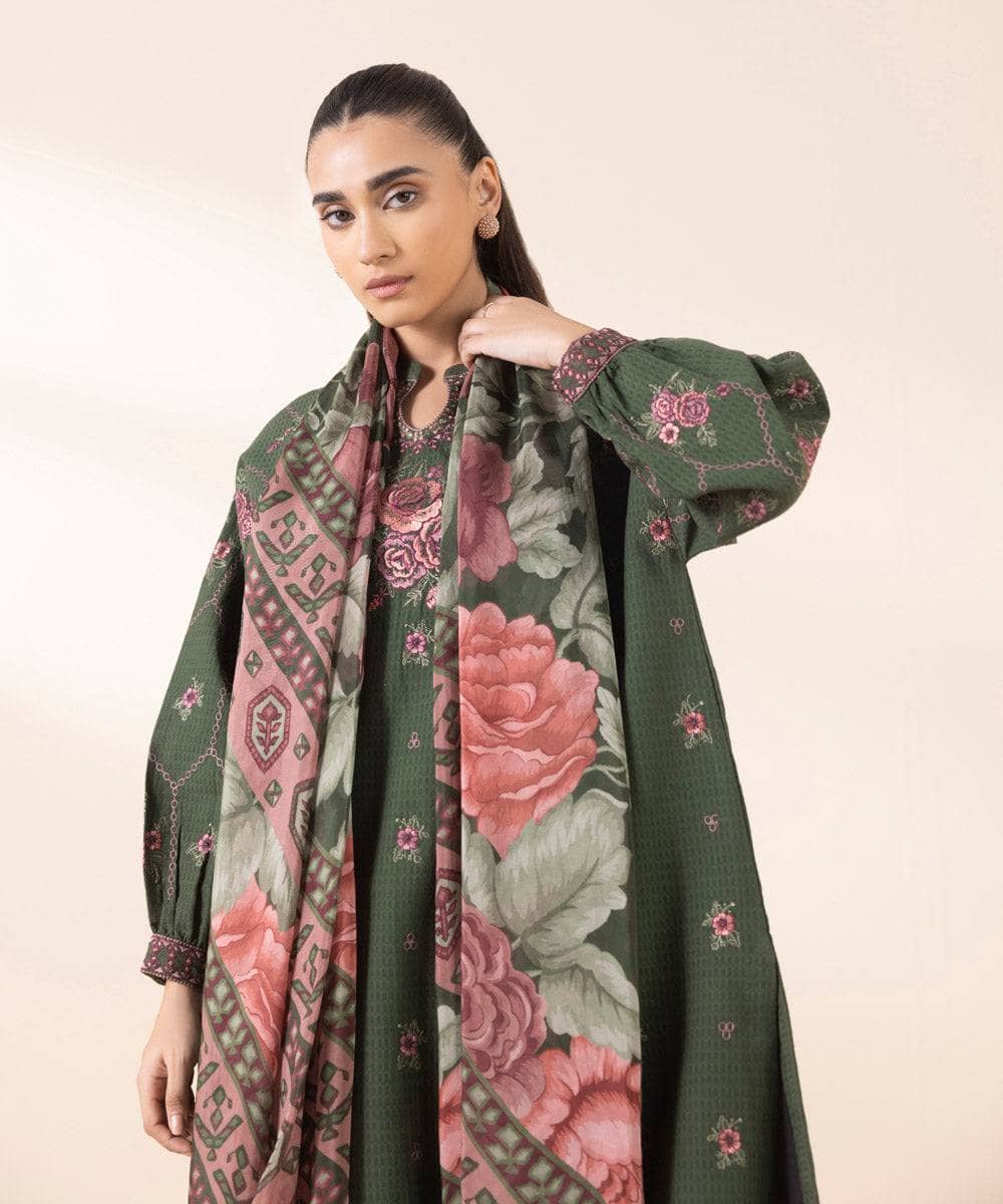 img_sapphire_intermix_awwal_boutique