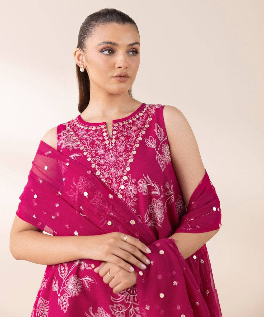 img_sapphire_intermix_awwal_boutique