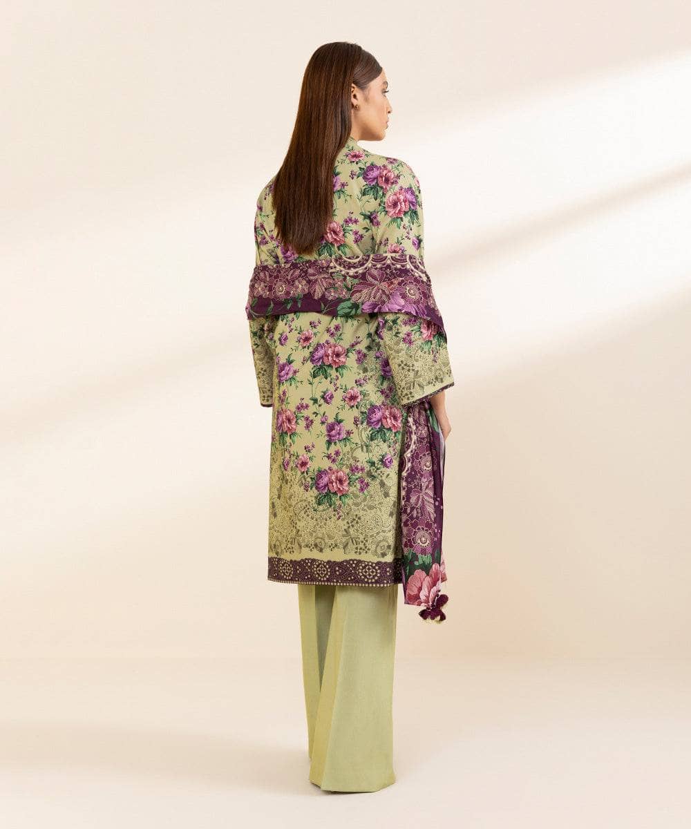 img_sapphire_intermix_awwal_boutique