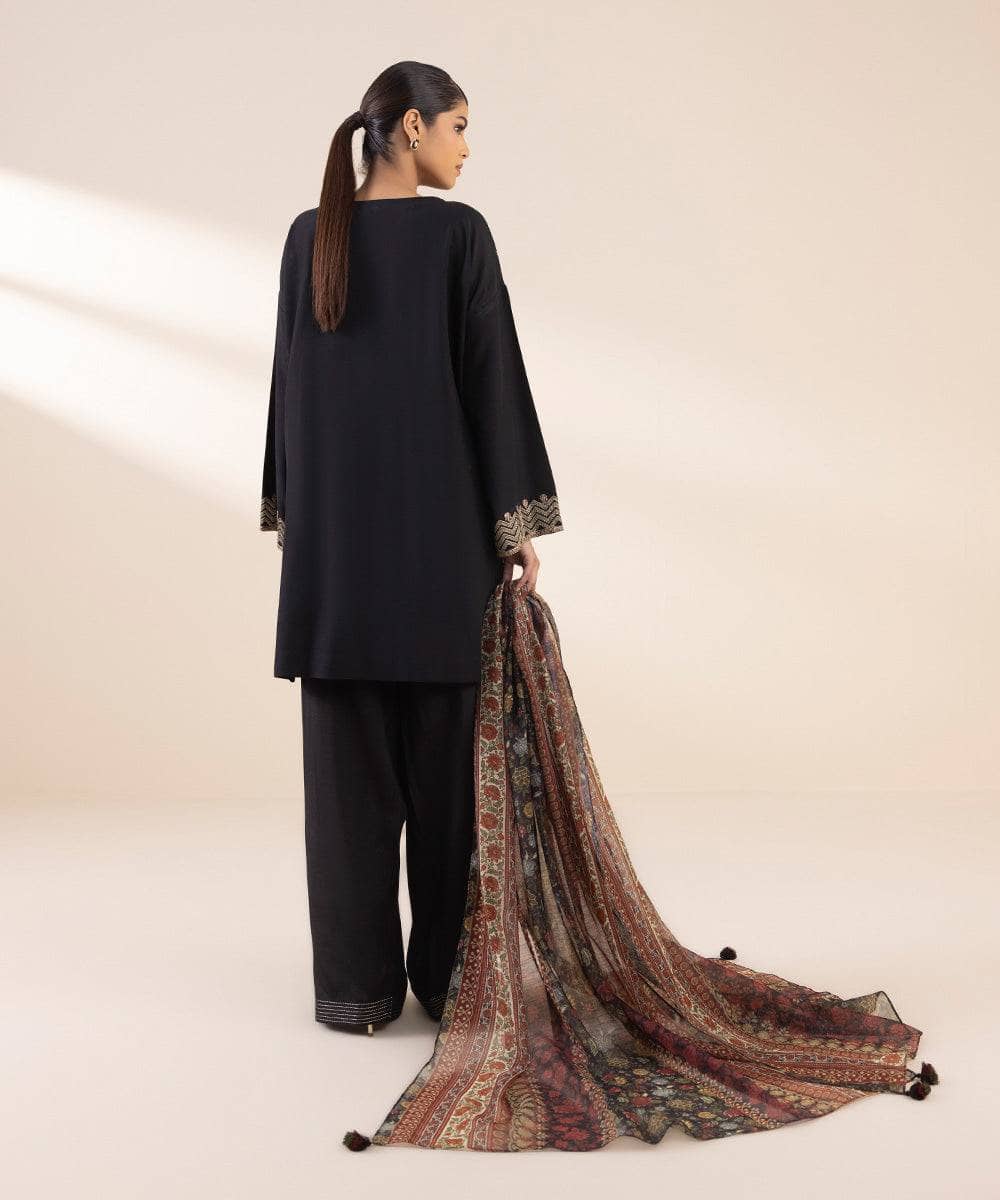 img_sapphire_intermix_awwal_boutique