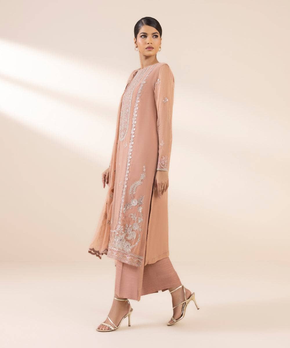 img_sapphire_intermix_awwal_boutique