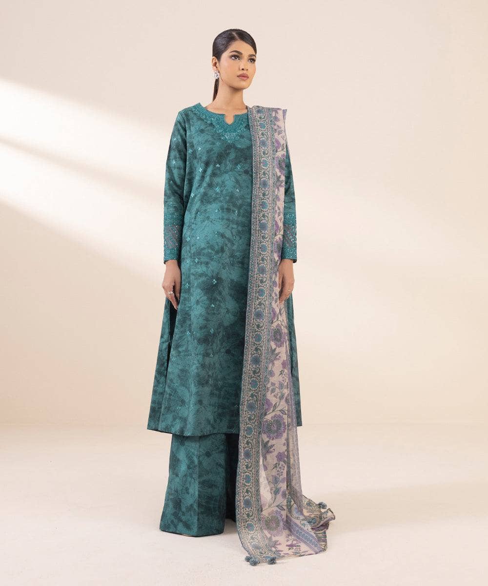 img_sapphire_intermix_awwal_boutique
