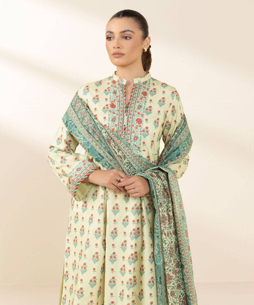 img_sapphire_intermix_awwal_boutique