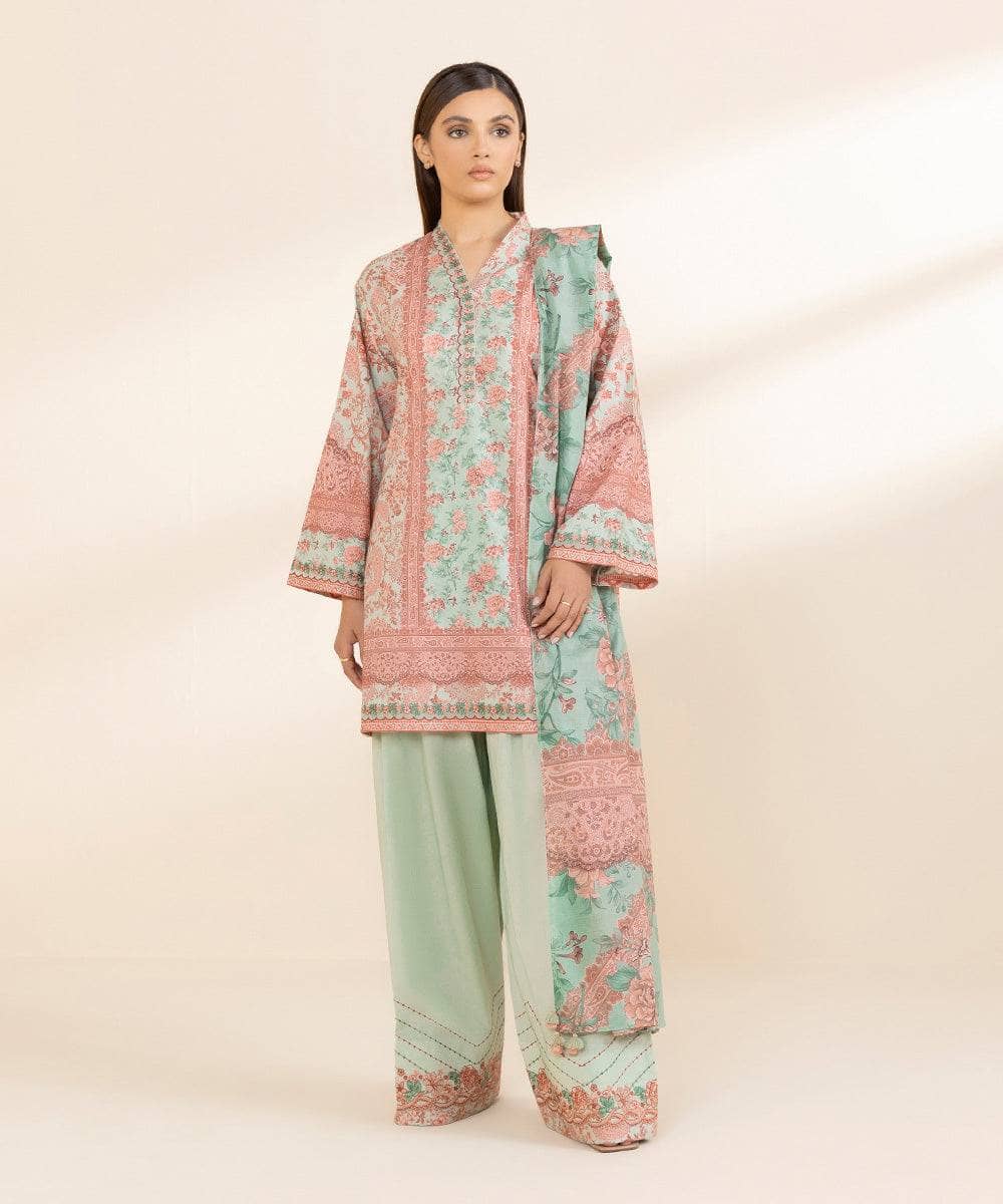 img_sapphire_intermix_awwal_boutique