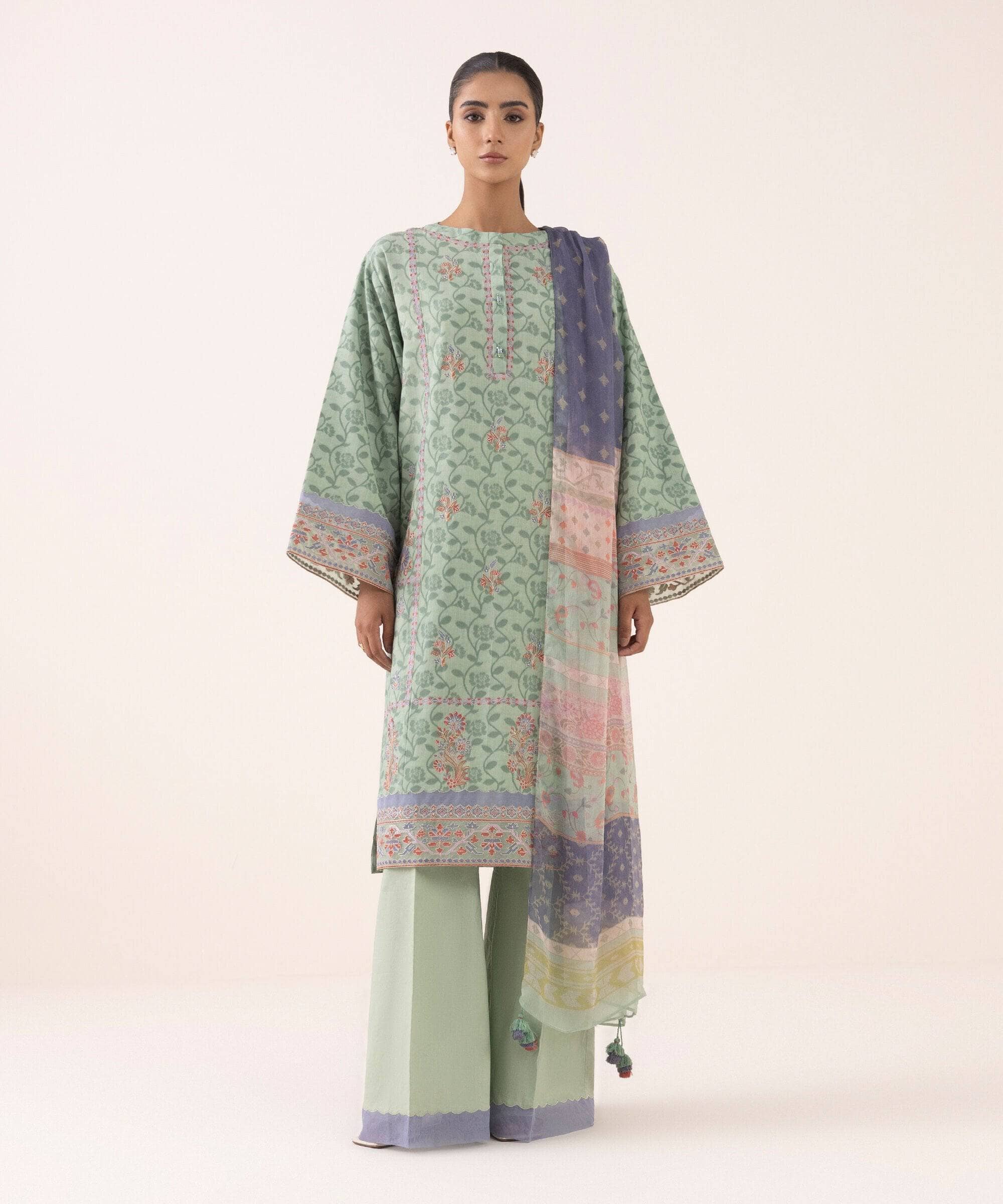 img_sapphire_intermix_awwal_boutique