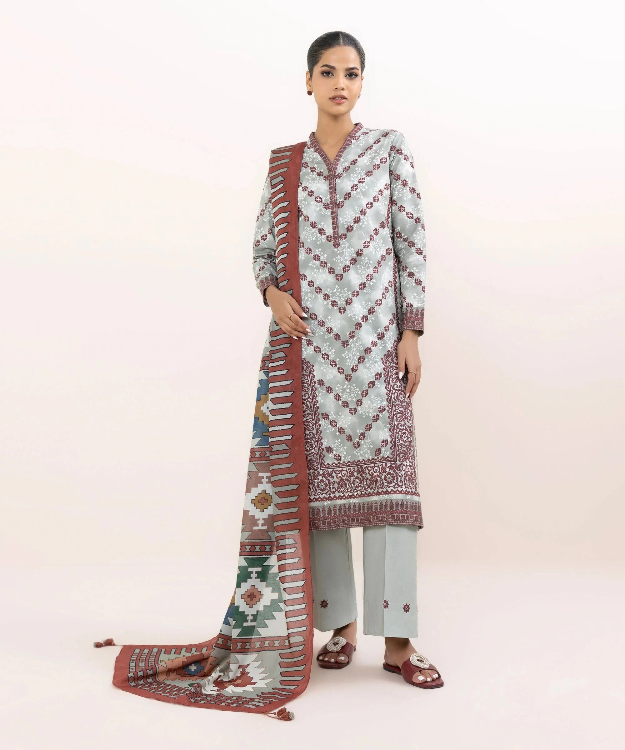 img_sapphire_intermix_awwal_boutique