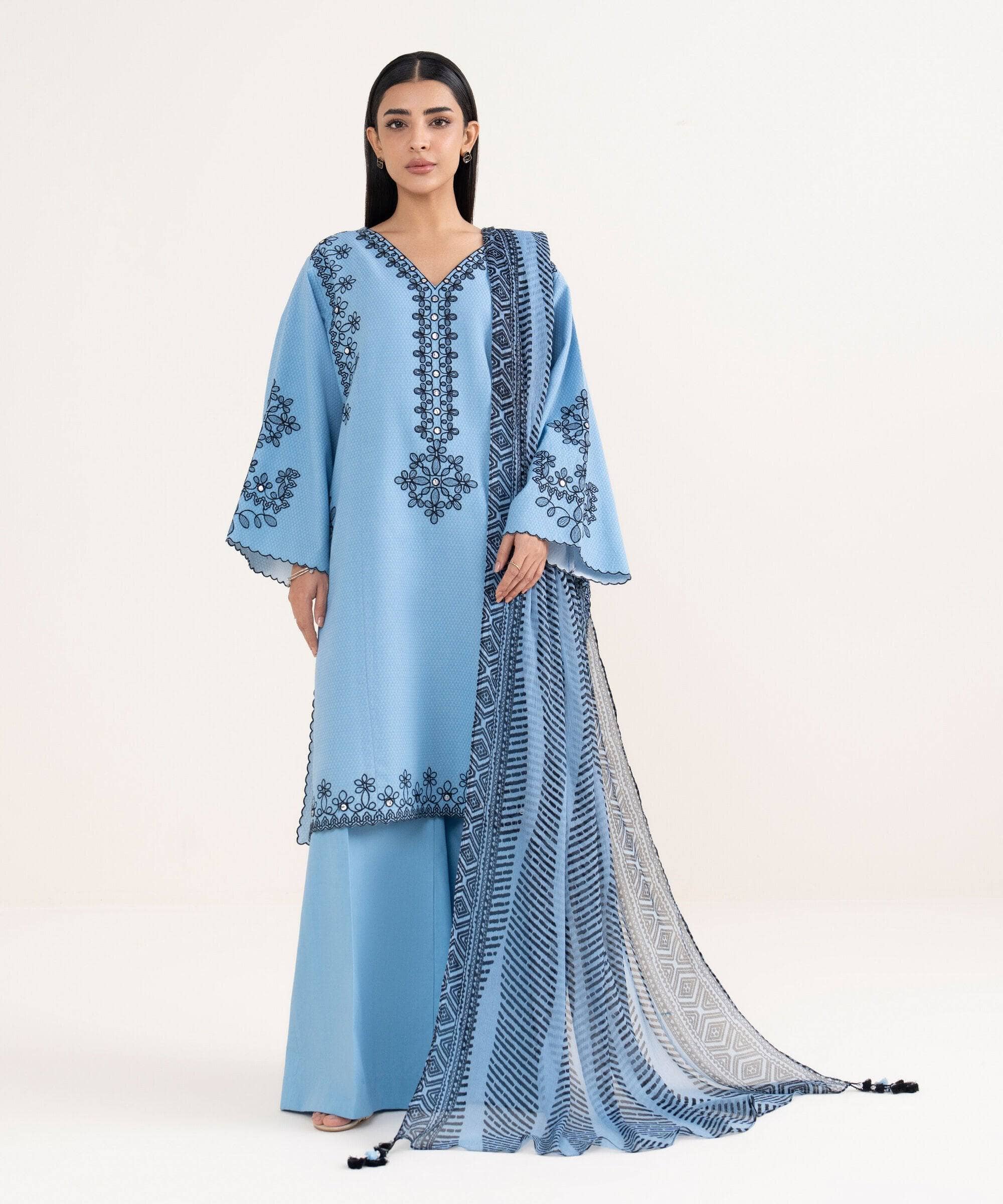 img_sapphire_pre_fall_awwal_boutique