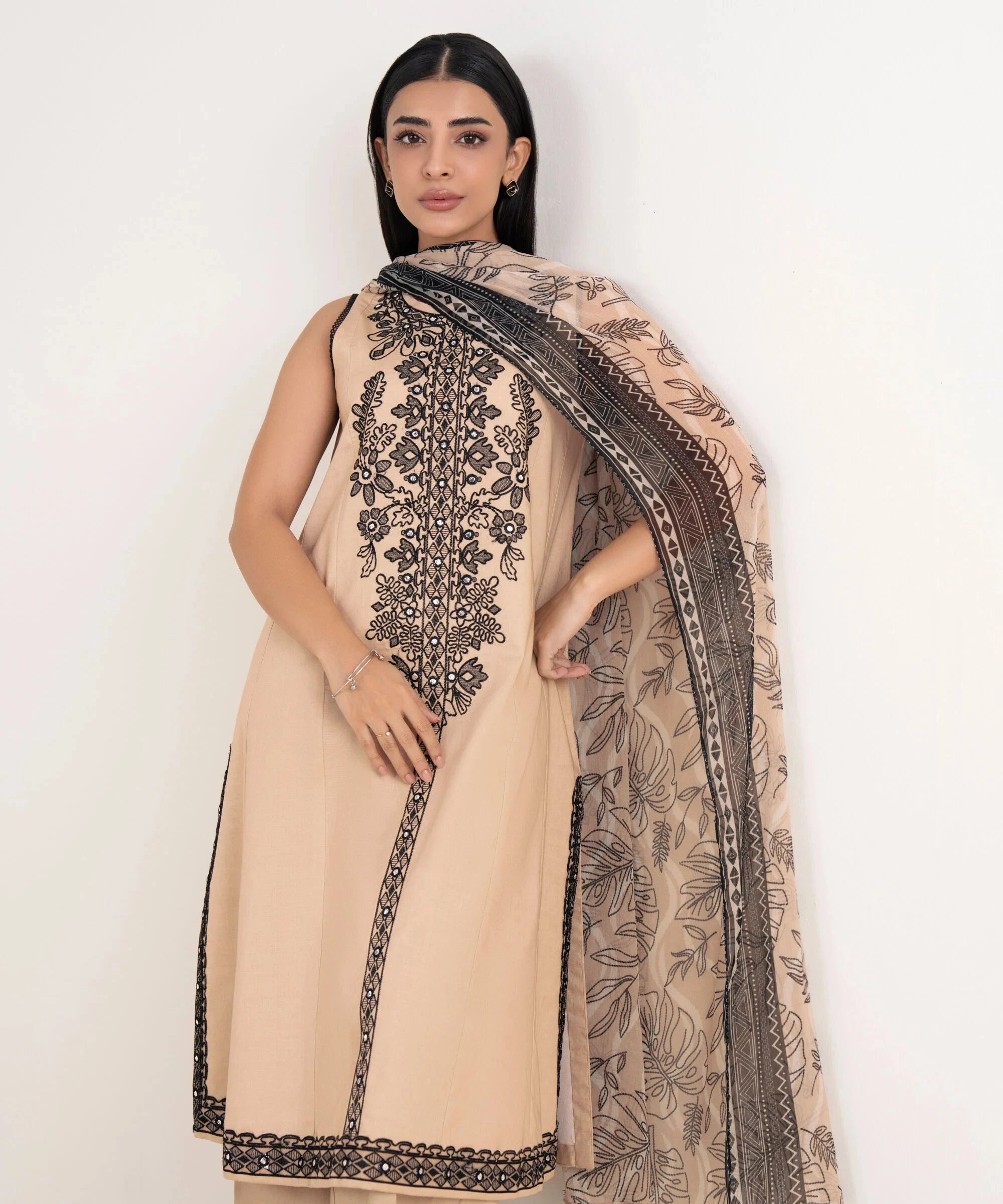 img_sapphire_pre_fall_awwal_boutique