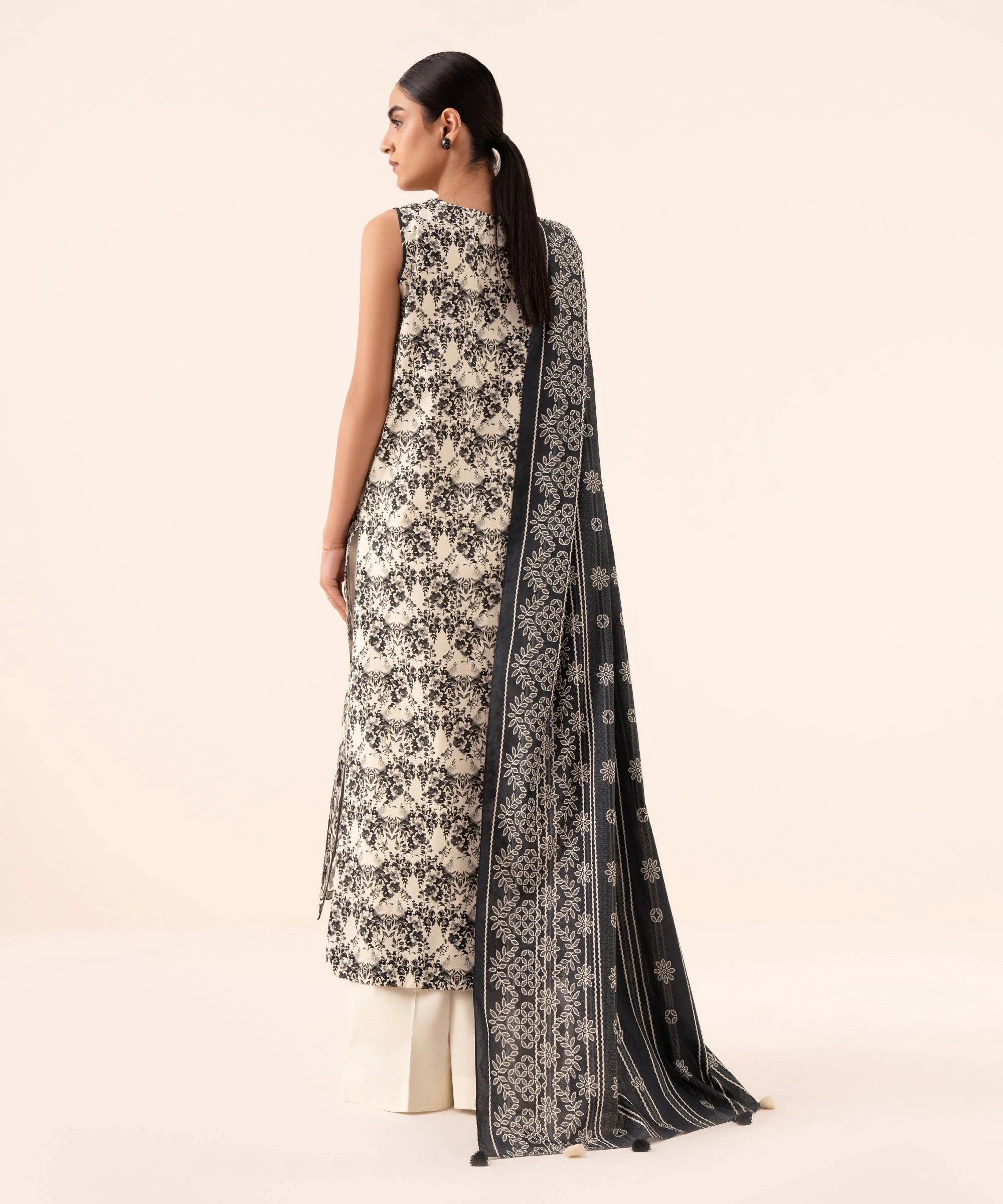 img_sapphire_pre_fall_collection_awwal_boutique