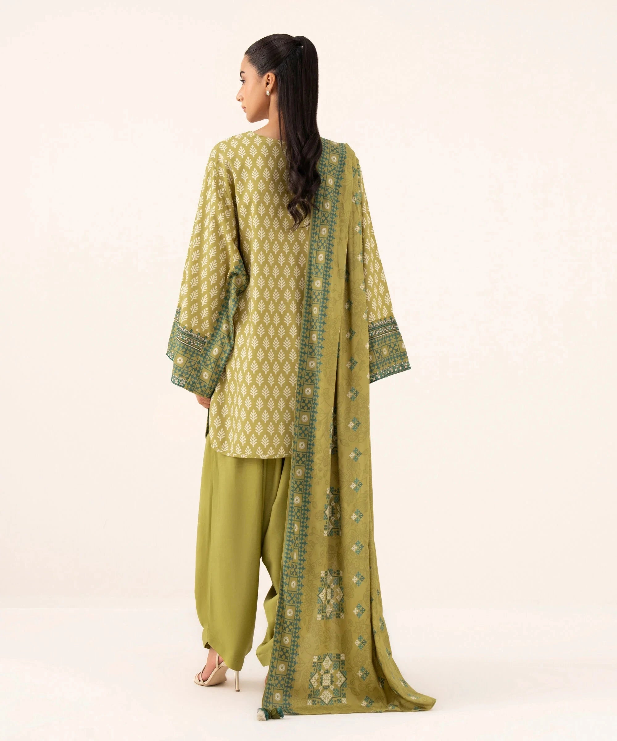 img_sapphire_pre_fall_collection_awwal_boutique