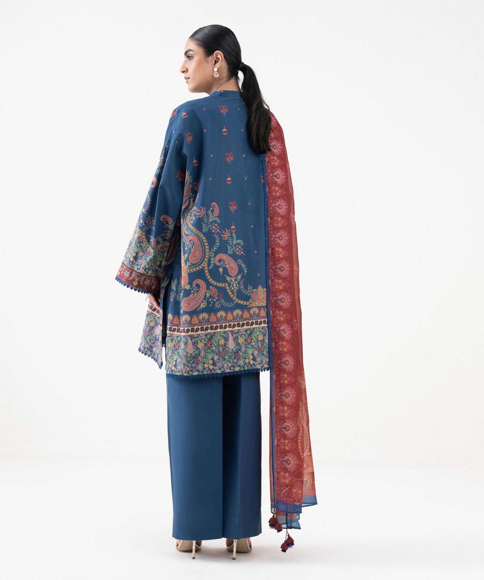 img_sapphire_pre_fall_collection_awwal_boutique