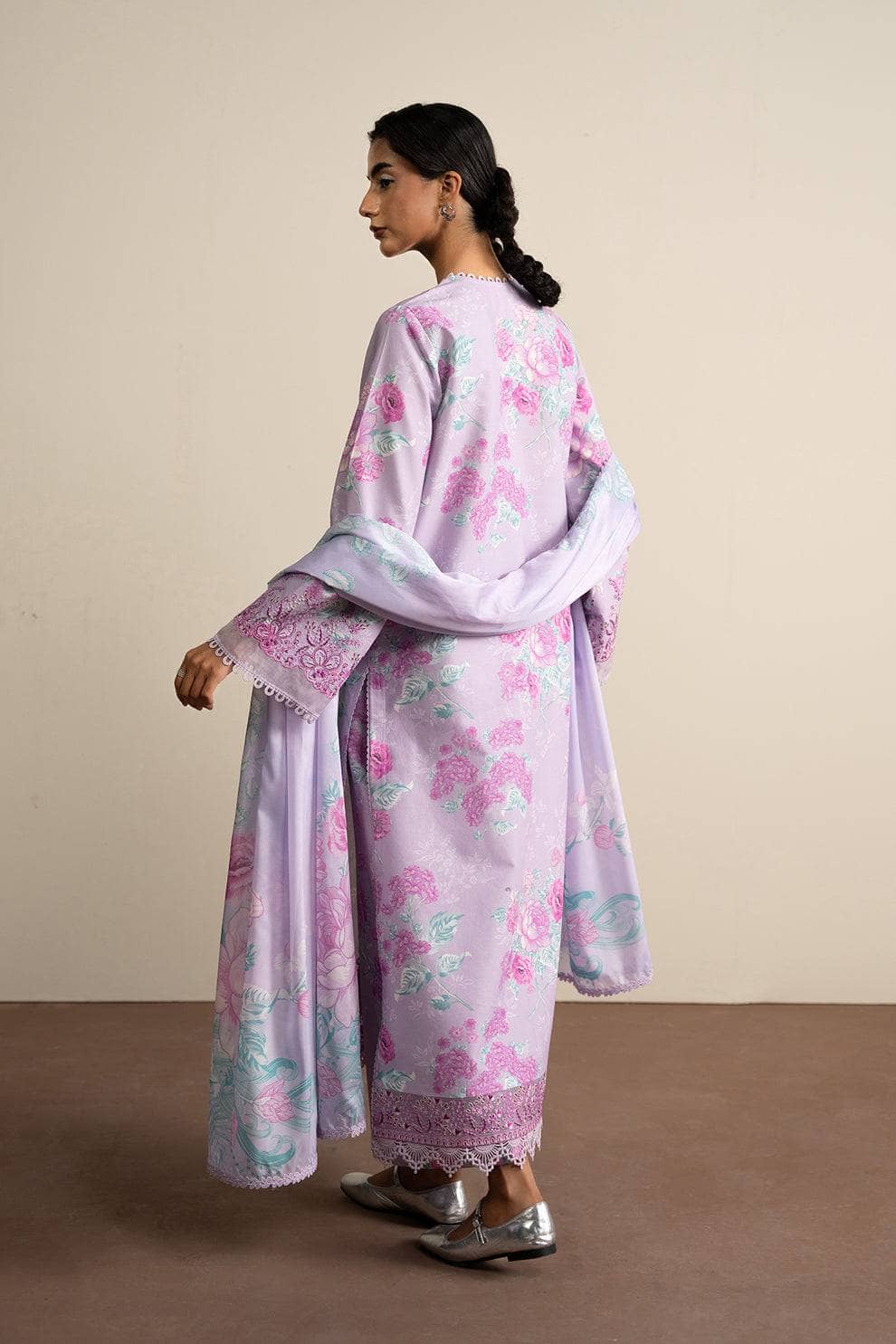 img_afrozeh_ayzel_bare_minimum_awwal_boutique