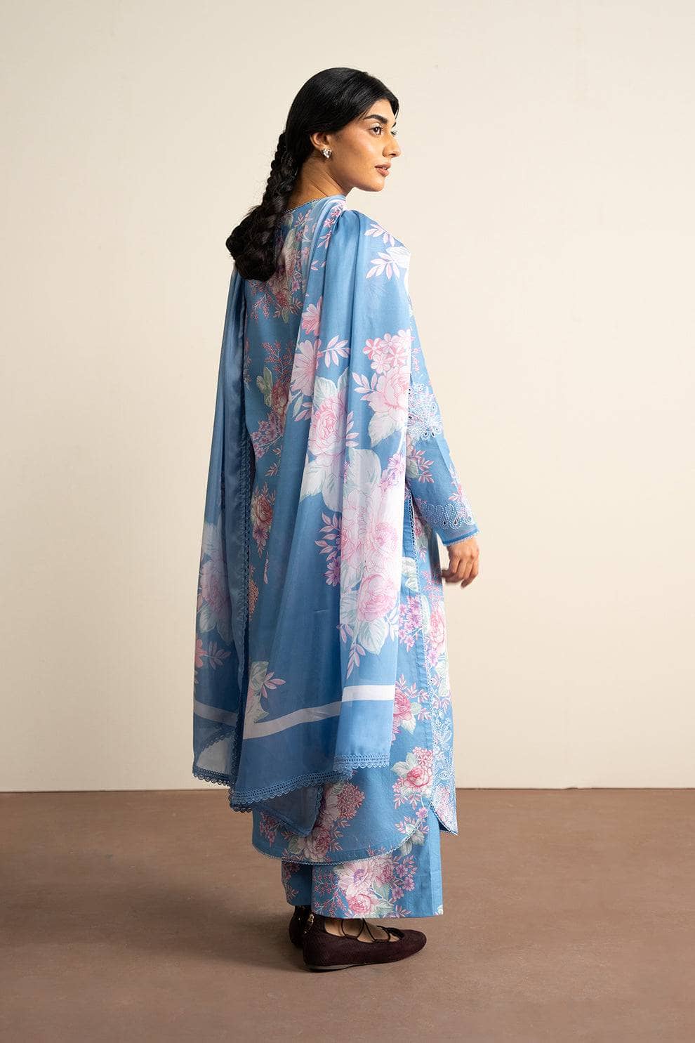 img_afrozeh_ayzel_bare_minimum_awwal_boutique