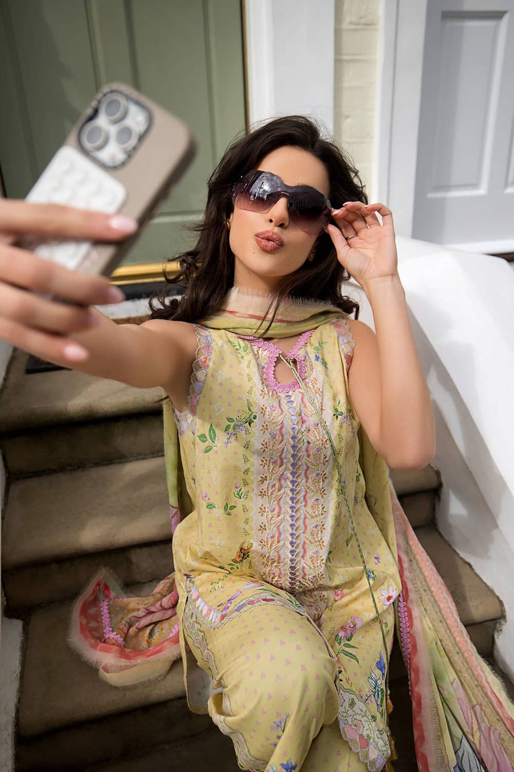 img_sobia_nazir_prints_awwal_boutique