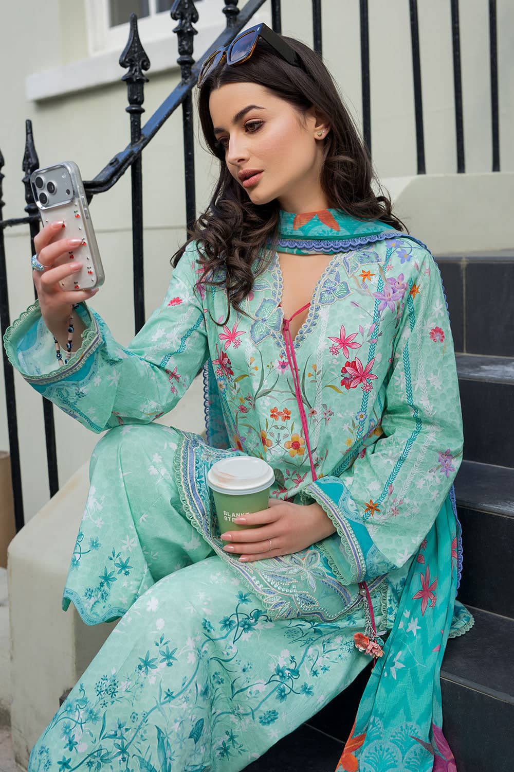 img_sobia_nazir_prints_awwal_boutique