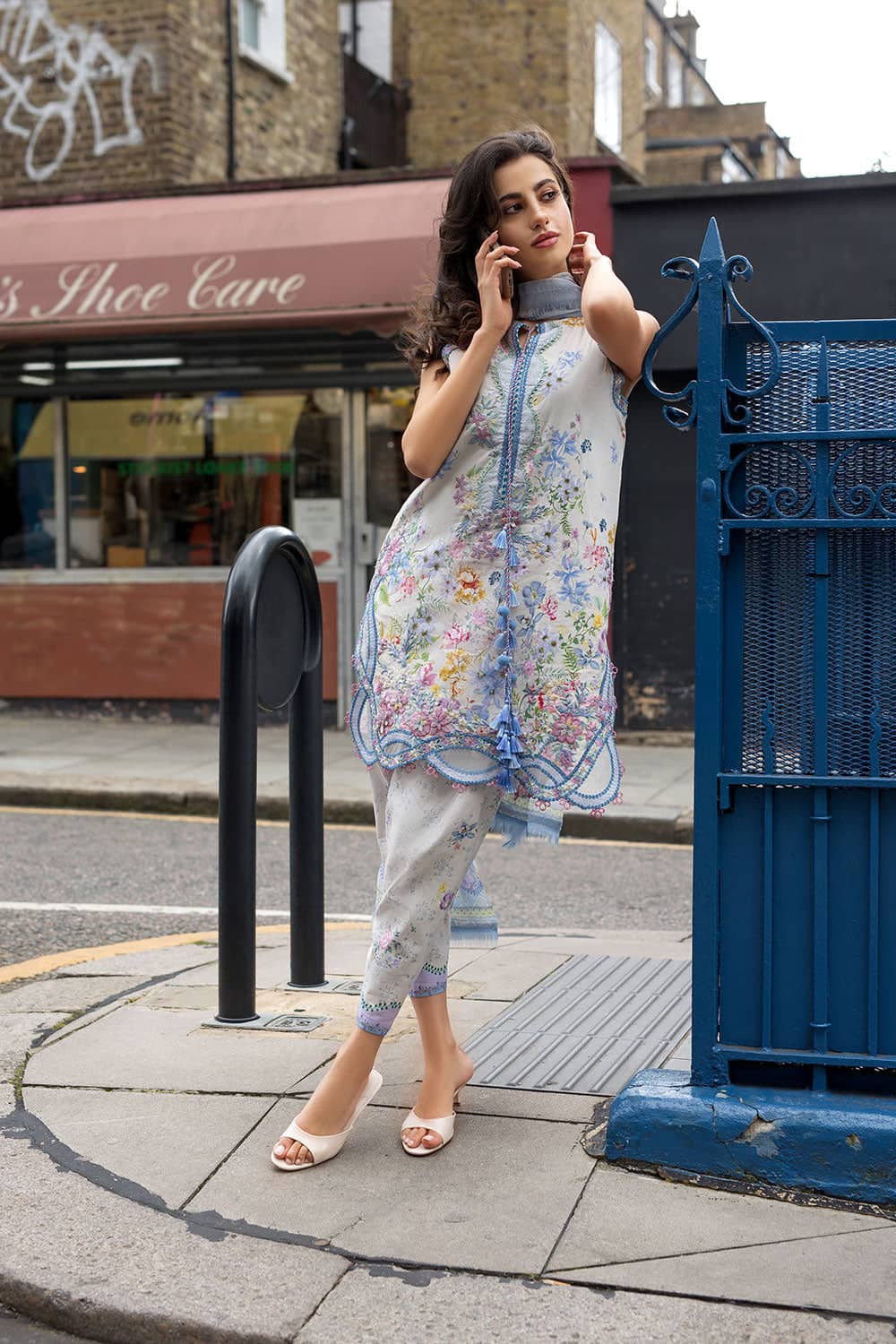 img_sobia_nazir_prints_awwal_boutique