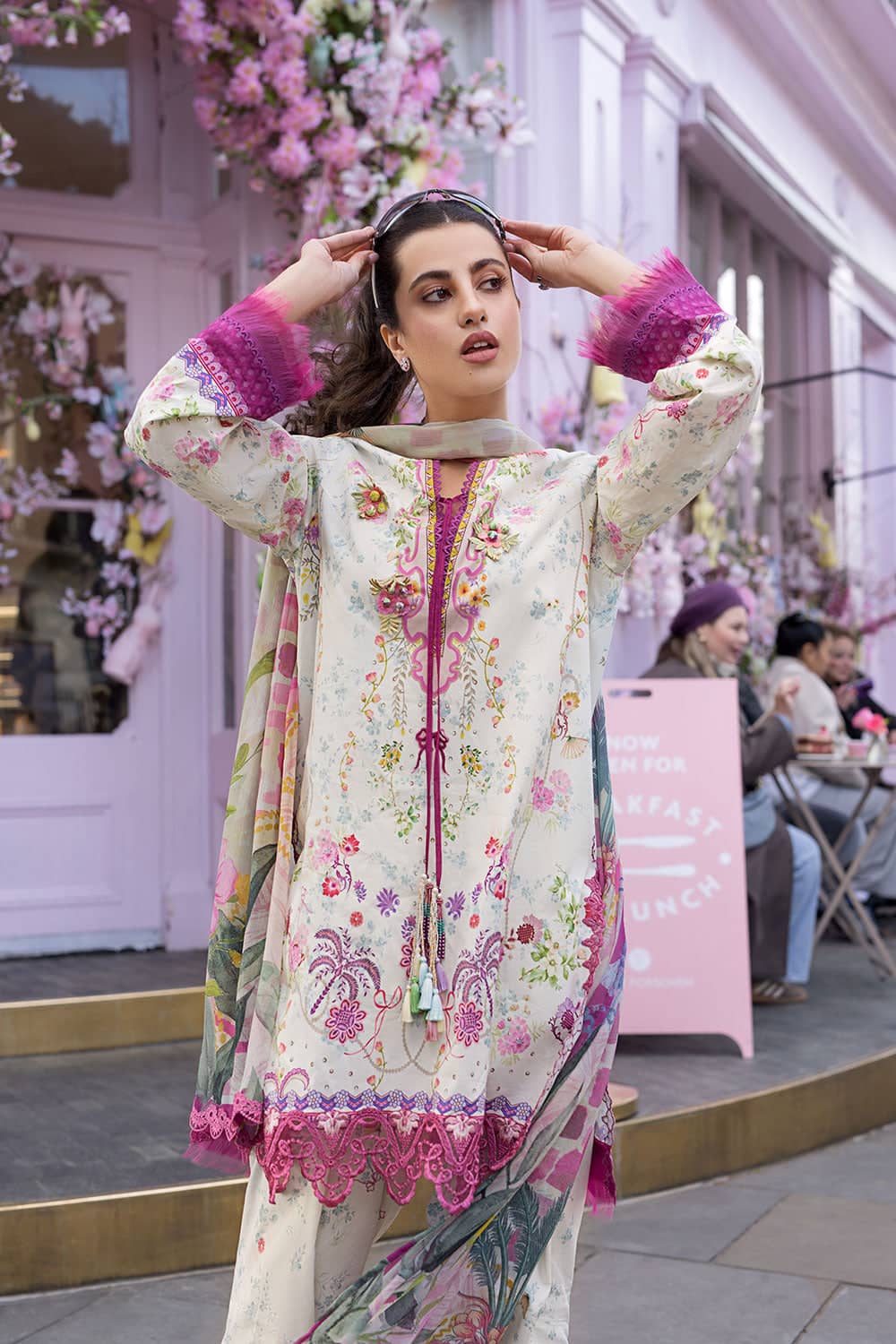 img_sobia_nazir_prints_awwal_boutique