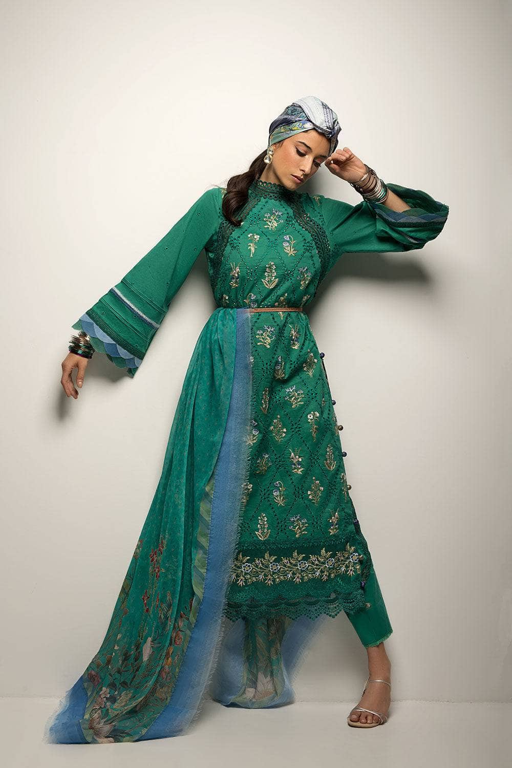 img_sobia_nazir_vital_lawn_23_awwal_boutique