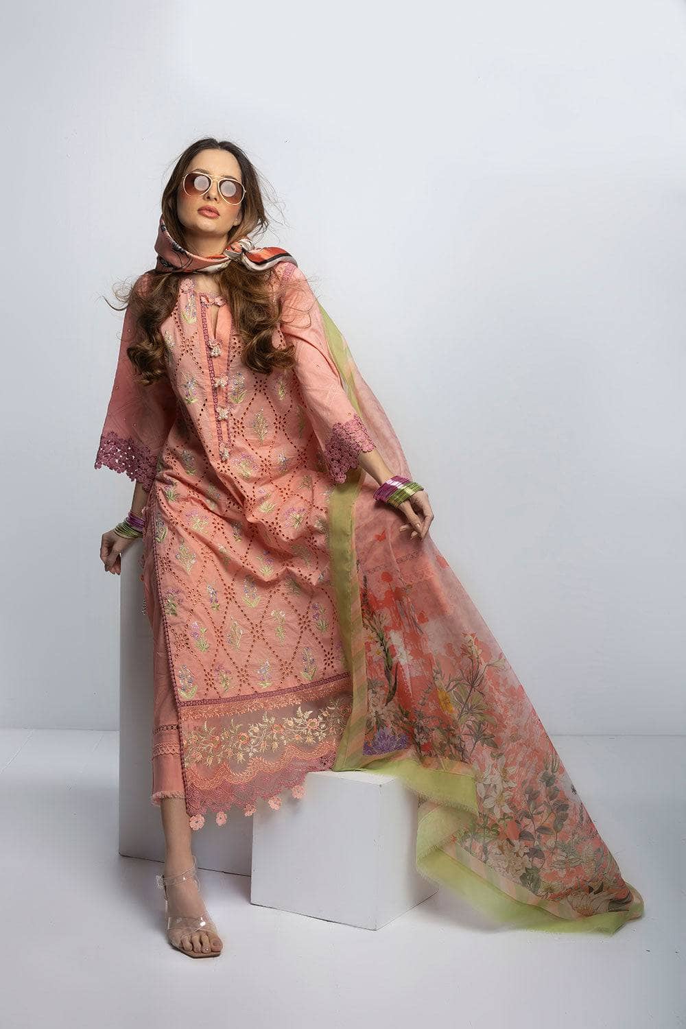img_sobia_nazir_vital_lawn_23_awwal_boutique