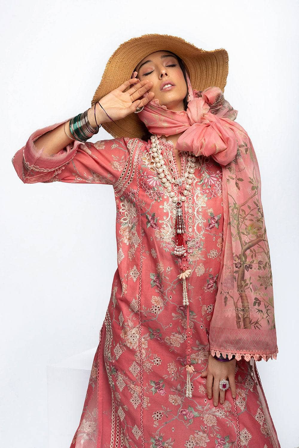 img_sobia_nazir_vital_lawn_23_awwal_boutique