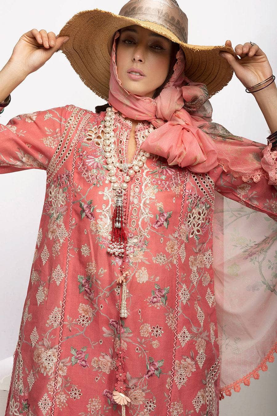 img_sobia_nazir_vital_lawn_23_awwal_boutique