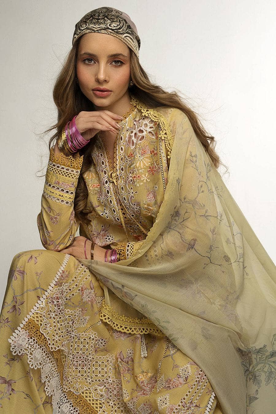 img_sobia_nazir_vital_lawn_23_awwal_boutique