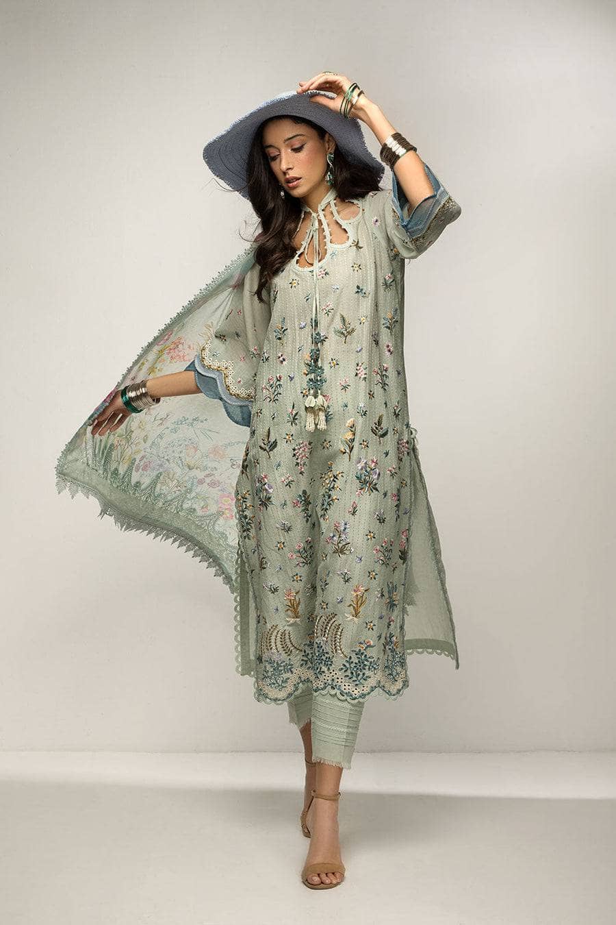 img_sobia_nazir_vital_lawn_23_awwal_boutique