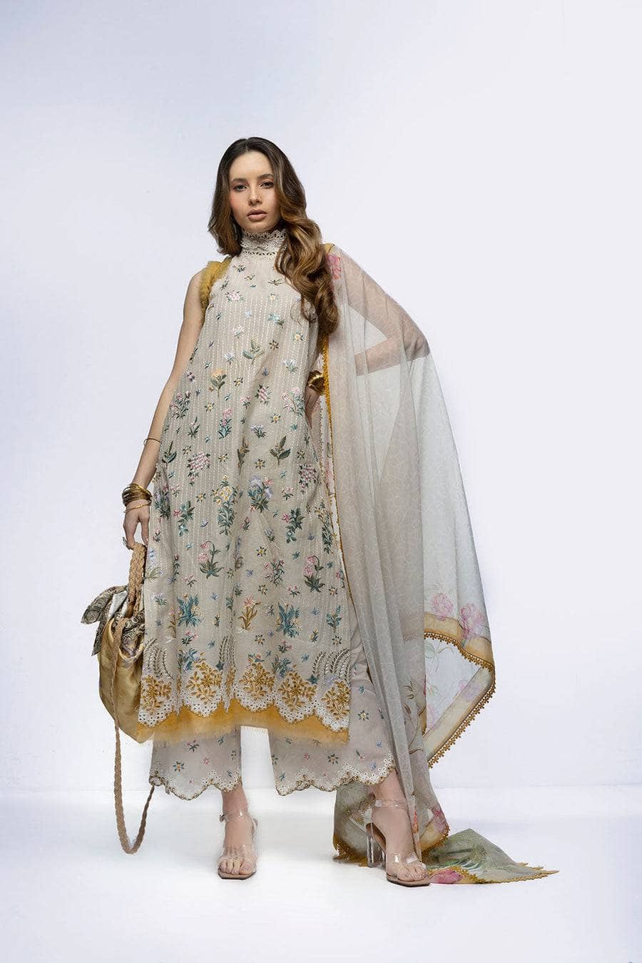 img_sobia_nazir_vital_lawn_23_awwal_boutique