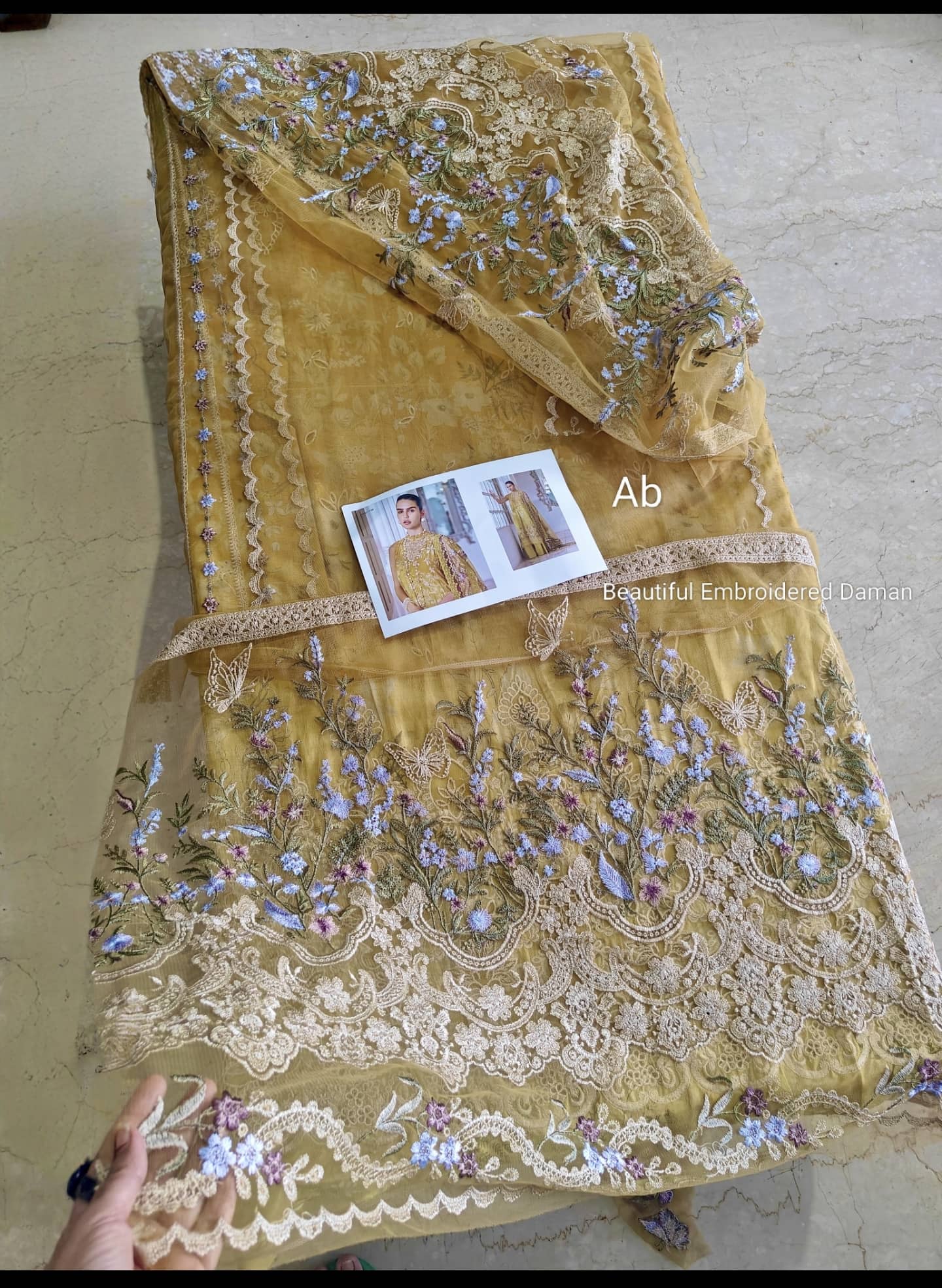 img_sobia_nazir_lawn_awwal_boutique